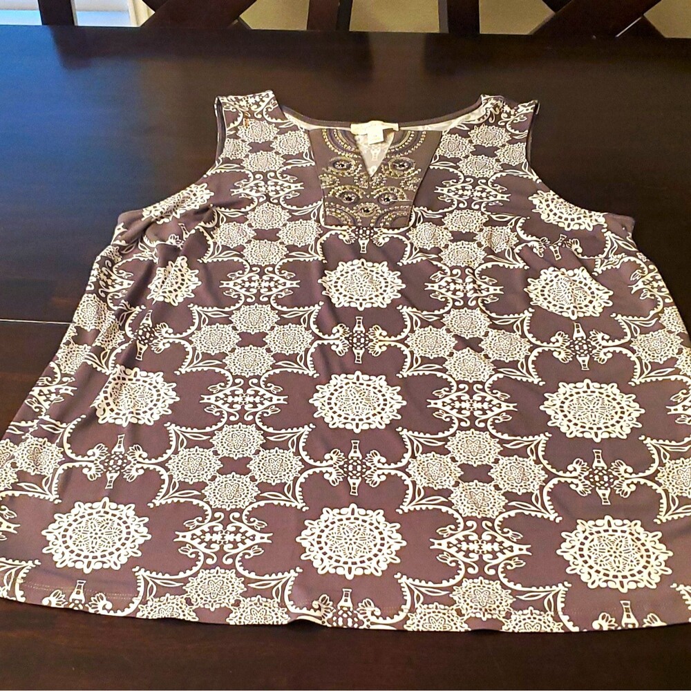 Magnolia Grace Plus 1X Gray/White Geometric V-Neck Sleeveless Beaded Top